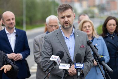 zdjęcie z konferencji prasowej na osiedlu imienia Franciszka Kotuli,fot. Grzegorz Bukała, Urząd Miasta Rzeszowa